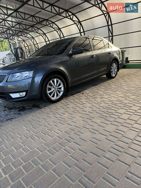 Лифтбек Skoda Octavia 2015 в Кропивницком