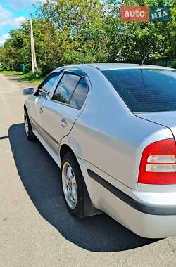 Лифтбек Skoda Octavia 2004 в 