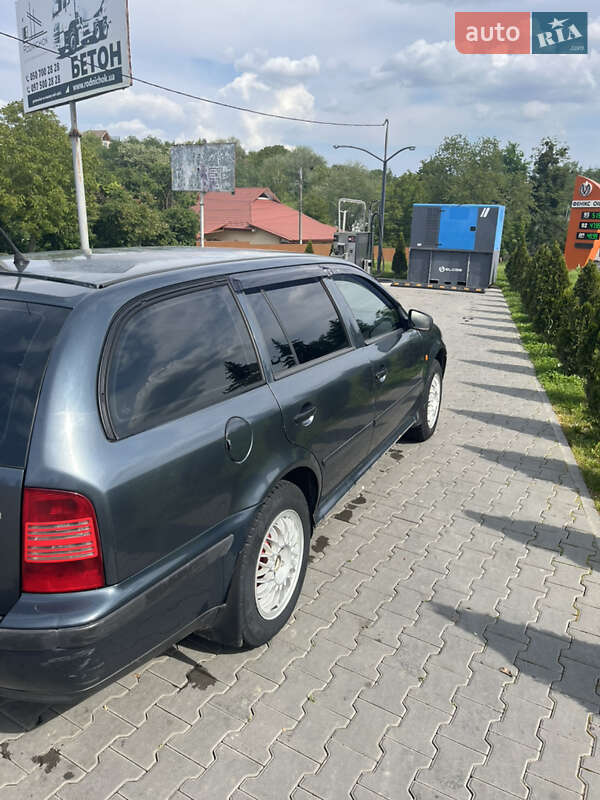 Універсал Skoda Octavia 2000 в Чернівцях