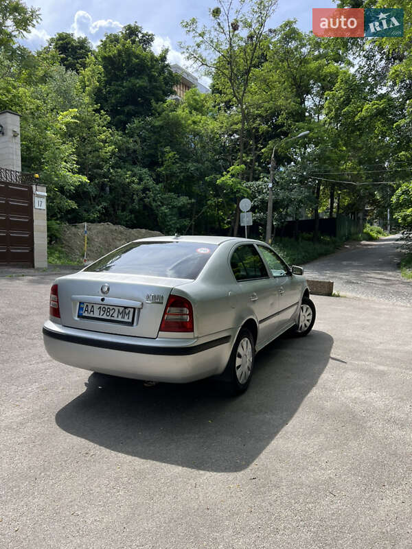 Лифтбек Skoda Octavia 2001 в Киеве