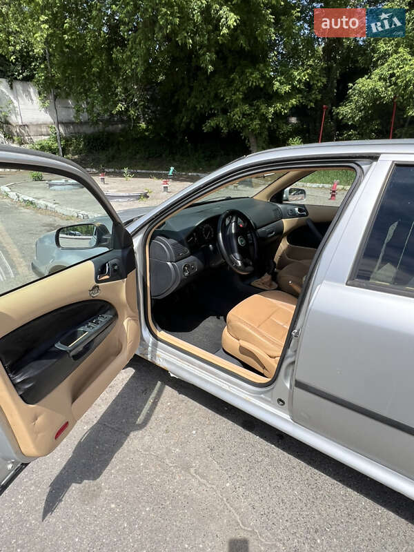 Лифтбек Skoda Octavia 2001 в Киеве