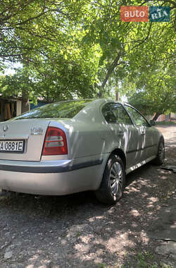 Лифтбек Skoda Octavia 2001 в 