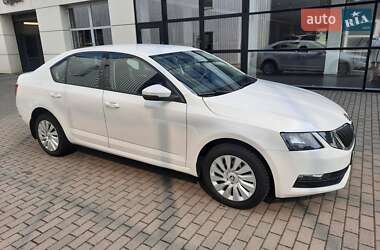 Лифтбек Skoda Octavia 2017 в Хмельницком