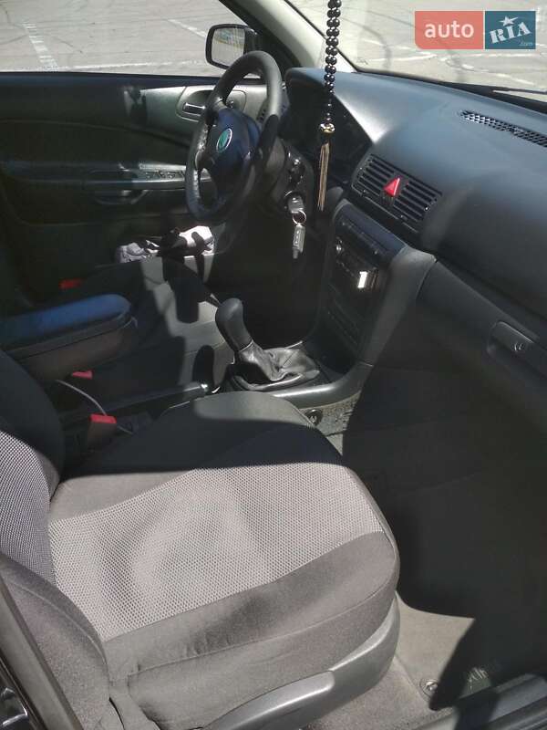 Лифтбек Skoda Octavia 2004 в Полтаве