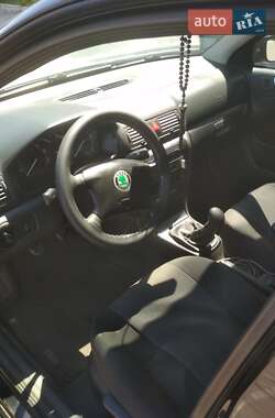 Лифтбек Skoda Octavia 2004 в 