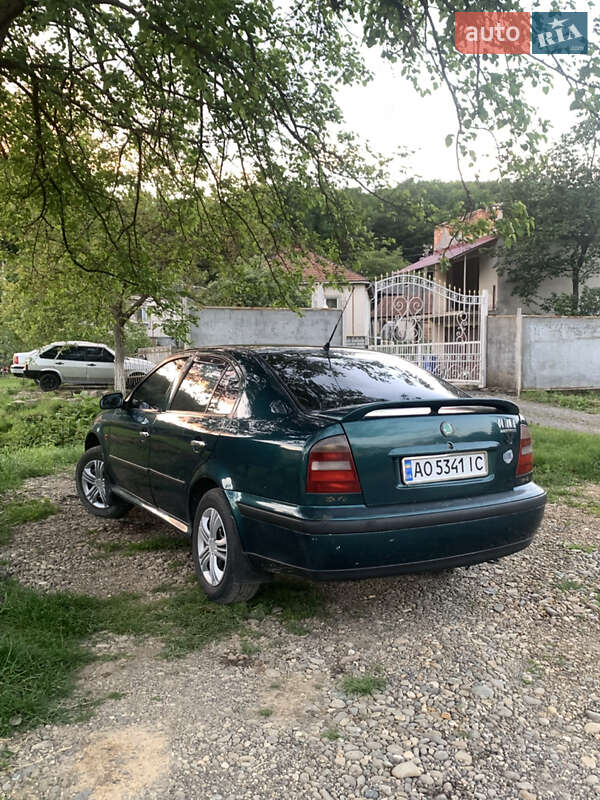 Лифтбек Skoda Octavia 1998 в Виноградове