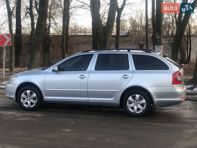 Універсал Skoda Octavia 2012 в Дніпрі