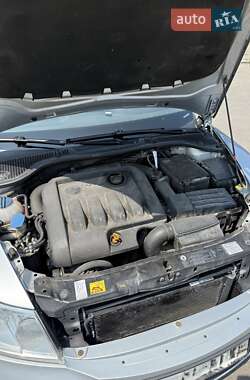 Лифтбек Skoda Octavia 2012 в 