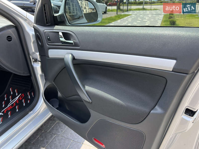 Универсал Skoda Octavia 2011 в Ужгороде