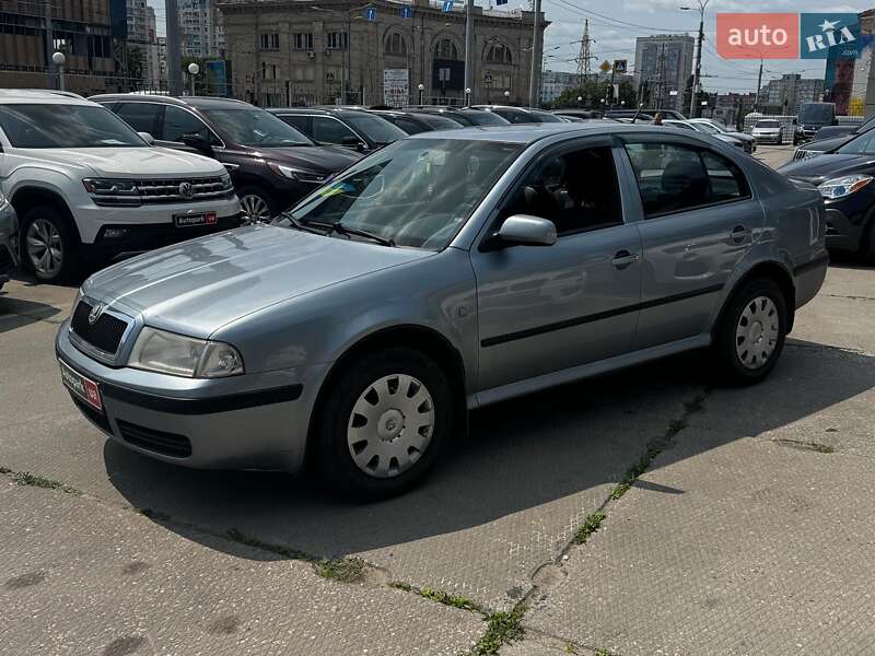 Лифтбек Skoda Octavia 2001 в 