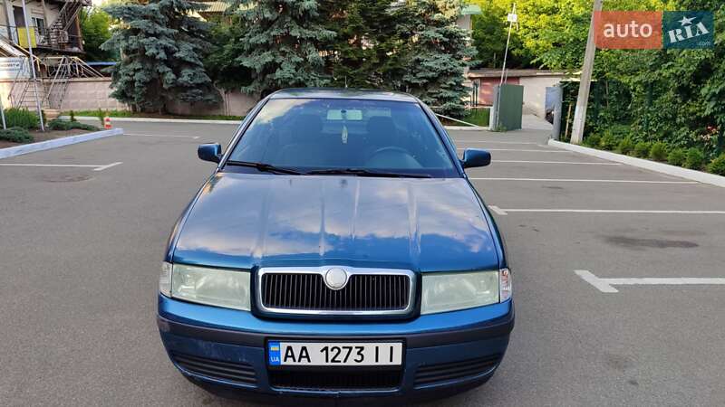 Лифтбек Skoda Octavia 2003 в Буче