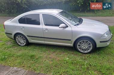 Лифтбек Skoda Octavia 2004 в 