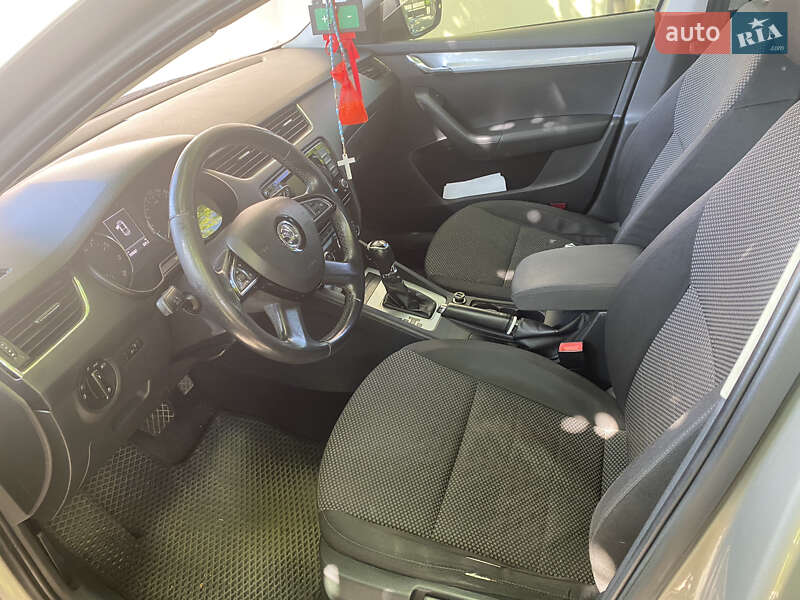 Універсал Skoda Octavia 2014 в Ужгороді
