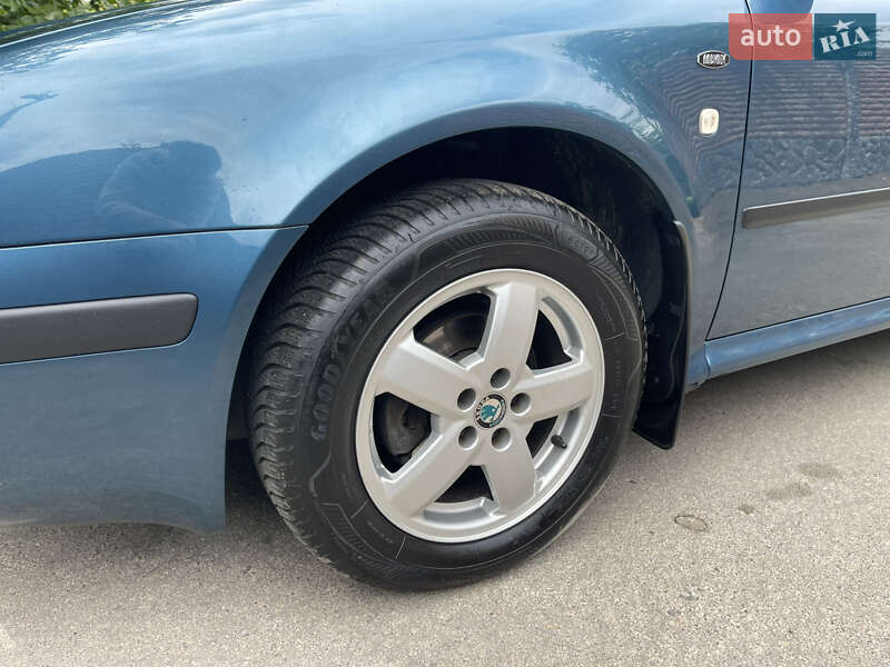 Лифтбек Skoda Octavia 2004 в Умани