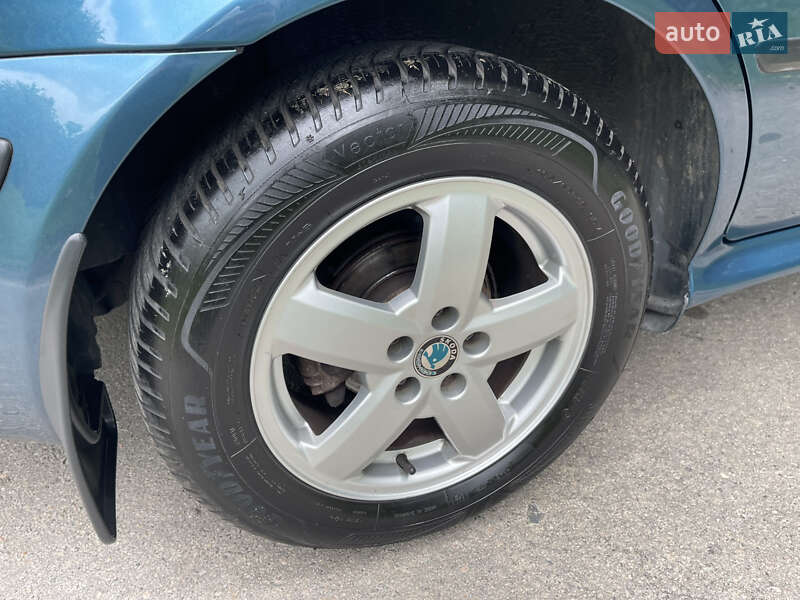 Лифтбек Skoda Octavia 2004 в Умани