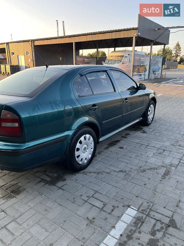 Ліфтбек Skoda Octavia 1998 в Черкасах