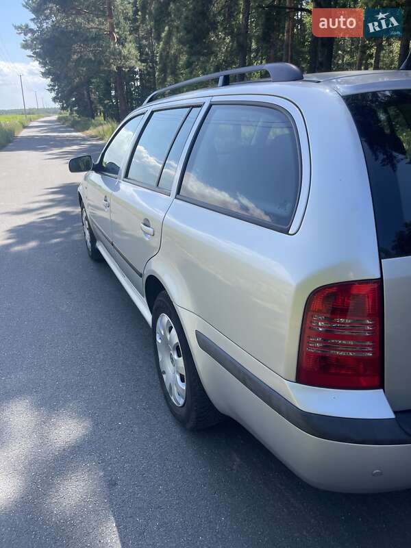 Универсал Skoda Octavia 2001 в Бородянке