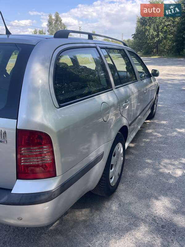 Универсал Skoda Octavia 2001 в Бородянке