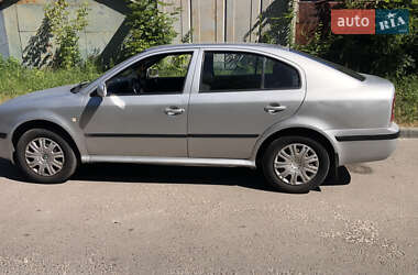 Лифтбек Skoda Octavia 2003 в 