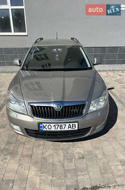 Універсал Skoda Octavia 2012 в Ужгороді