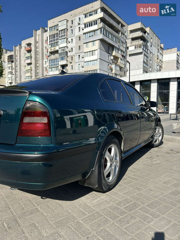 Лифтбек Skoda Octavia 1998 в Черкассах