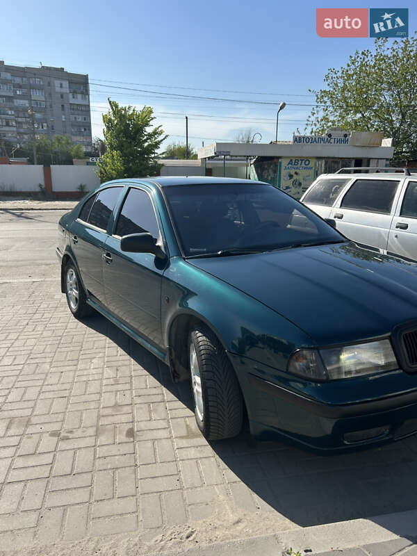 Лифтбек Skoda Octavia 1998 в Черкассах