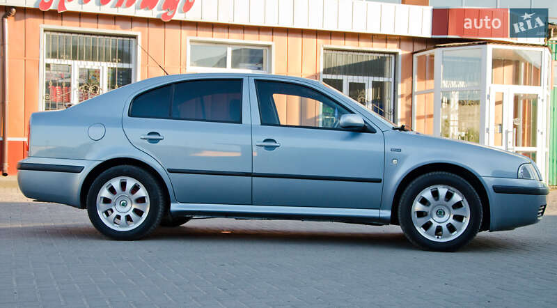 Лифтбек Skoda Octavia 2004 в Сарнах