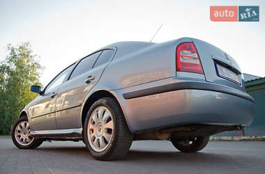 Лифтбек Skoda Octavia 2004 в 