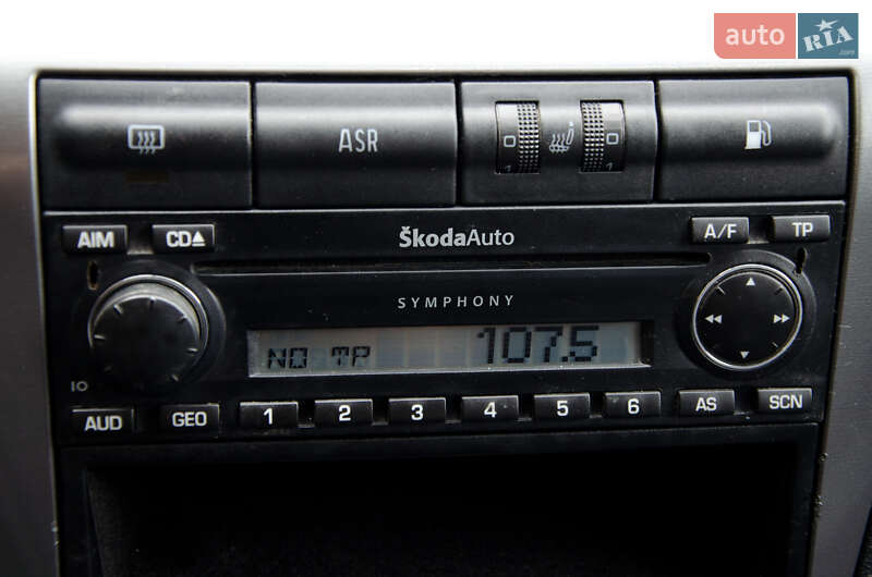 Лифтбек Skoda Octavia 2004 в Сарнах