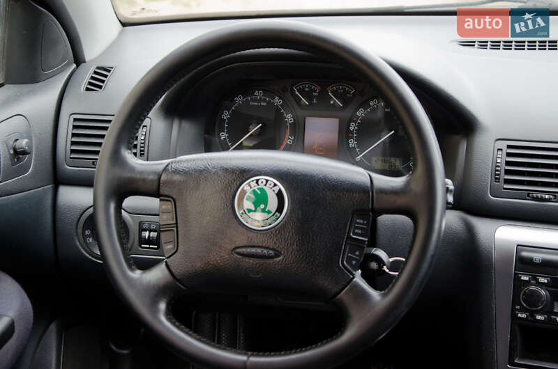 Лифтбек Skoda Octavia 2004 в Сарнах