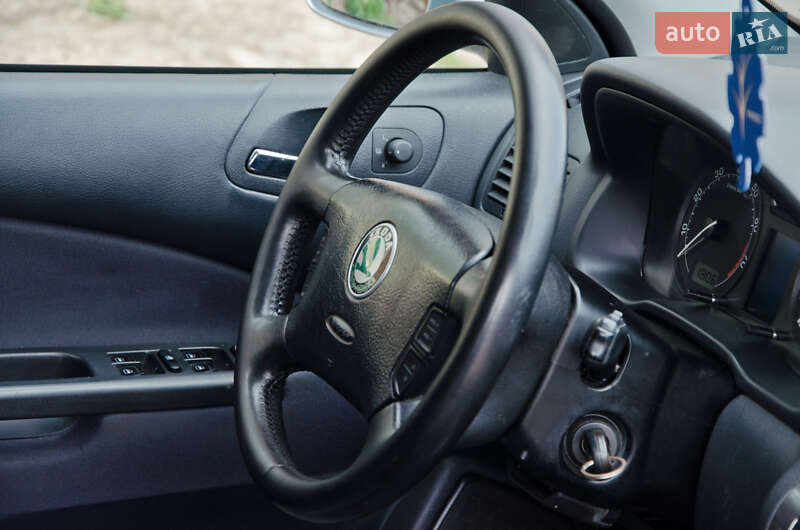 Лифтбек Skoda Octavia 2004 в Сарнах
