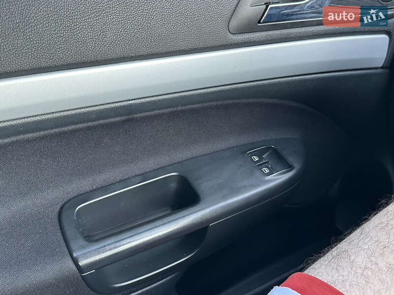 Универсал Skoda Octavia 2009 в Полтаве