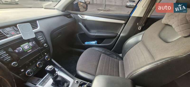 Универсал Skoda Octavia 2013 в Вишневом