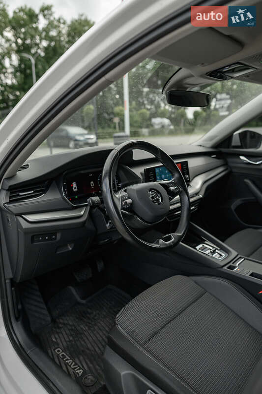 Лифтбек Skoda Octavia 2021 в Львове