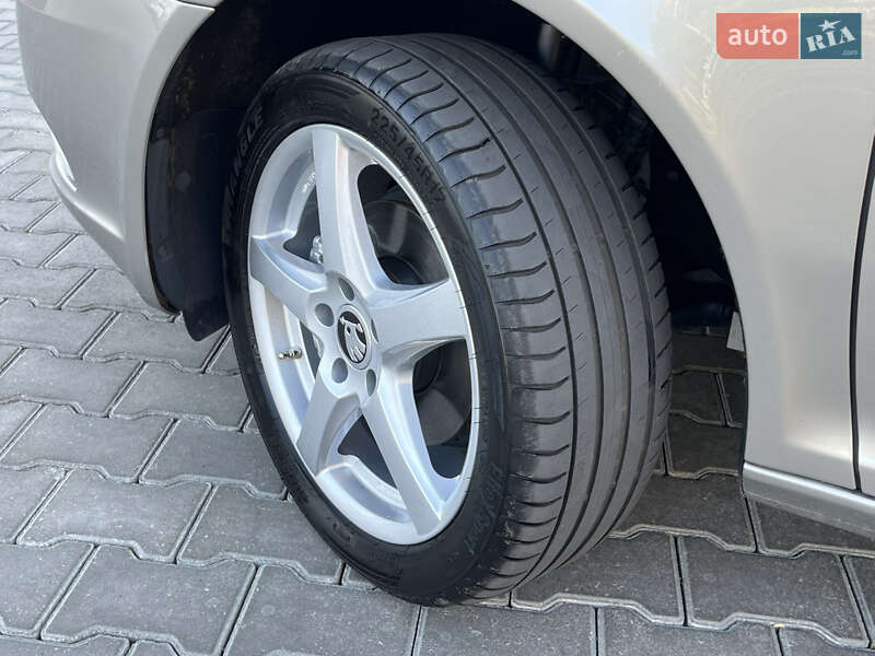 Лифтбек Skoda Octavia 2009 в Одессе