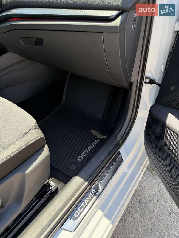Лифтбек Skoda Octavia 2024 в Днепре