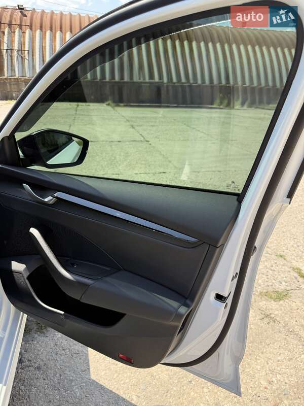 Лифтбек Skoda Octavia 2024 в Днепре