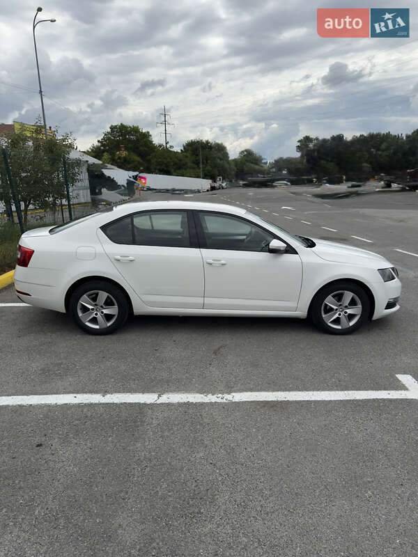 Лифтбек Skoda Octavia 2018 в Ужгороде