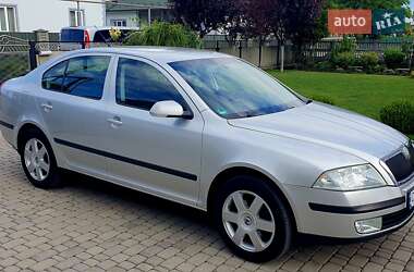 Лифтбек Skoda Octavia 2006 в Черновцах