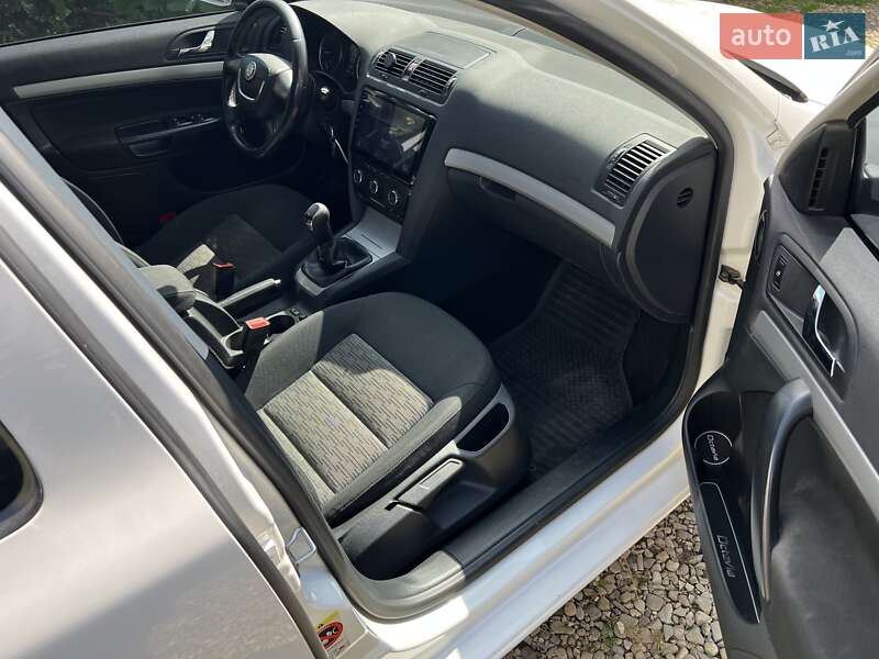 Универсал Skoda Octavia 2012 в Самборе