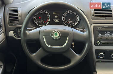 Лифтбек Skoda Octavia 2012 в 