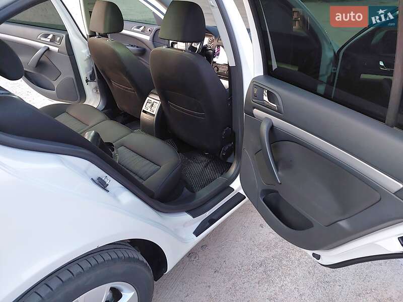 Лифтбек Skoda Octavia 2012 в Кропивницком