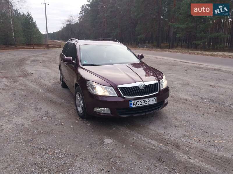 Универсал Skoda Octavia 2010 в Маневичах