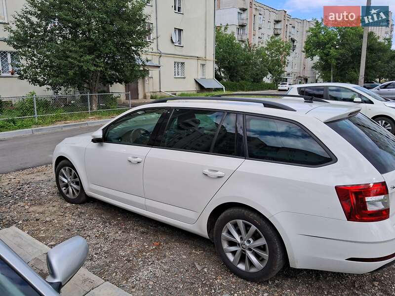 Универсал Skoda Octavia 2020 в Бориславе