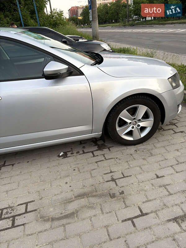 Лифтбек Skoda Octavia 2013 в Ивано-Франковске фото 4 Лифтбек Skoda Octavia 2013 в Ивано-Франковске