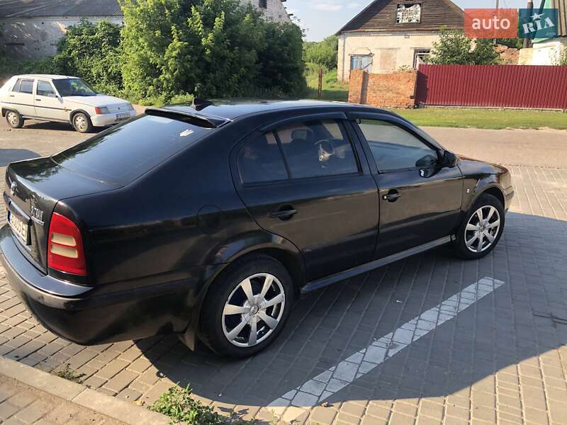 Лифтбек Skoda Octavia 2000 в Варве