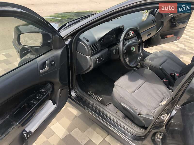 Лифтбек Skoda Octavia 2000 в Варве