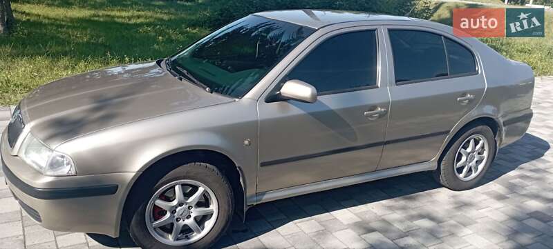 Лифтбек Skoda Octavia 2004 в Староконстантинове