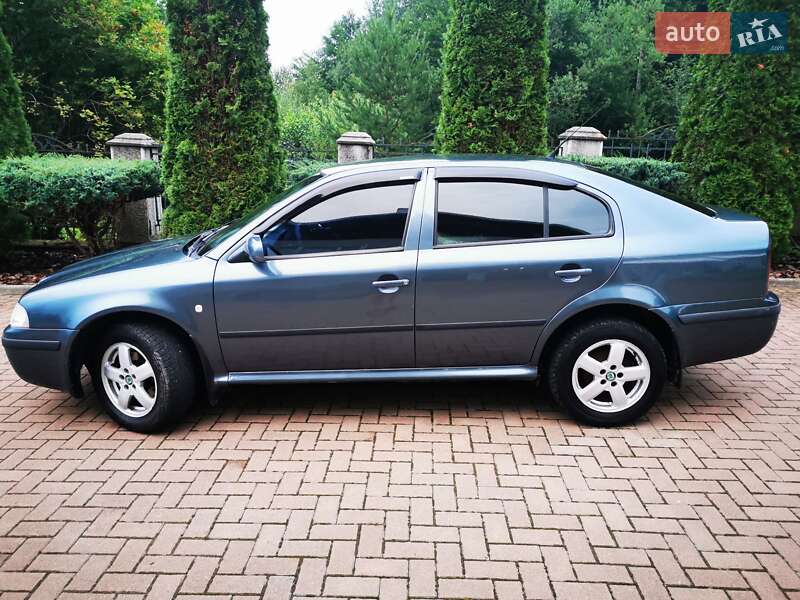Лифтбек Skoda Octavia 2004 в Косове
