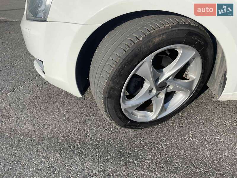 Лифтбек Skoda Octavia 2015 в Львове